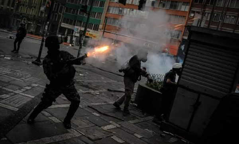 Añez había autorizado el uso de las armas del viernes, sin “responsabilidad penal”