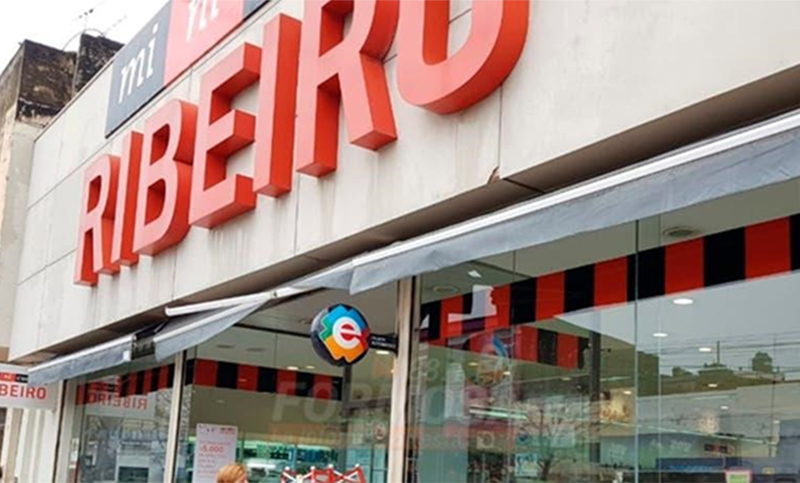 Ribeiro cerró más locales y debe los sueldos y aguinaldos