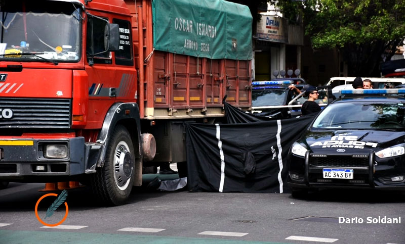 Siniestro fatal en zona sur: una mujer de 79 años murió atropellada por un camión