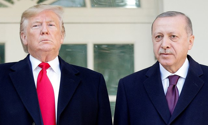 Trump sobre Siria: «Nos vamos a quedar con el petróleo, sólo por eso hemos dejado tropas allí»