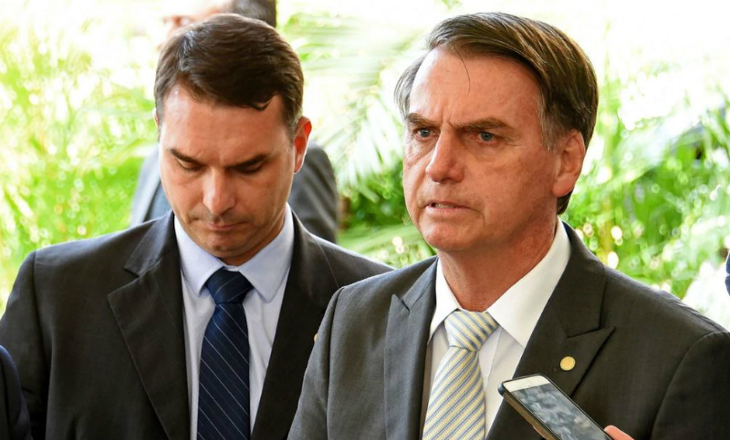 Fiscalía brasileña acusa a un hijo de Bolsonaro de blanqueo de dinero