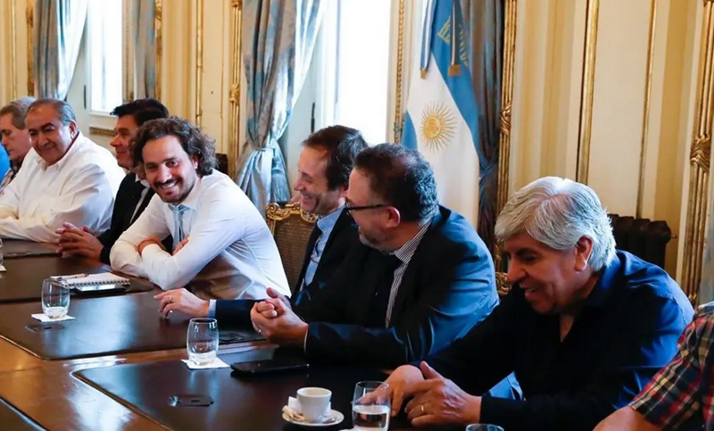 Gobierno acordó con dirigentes sindicales un «aumento por decreto» para todos los trabajadores