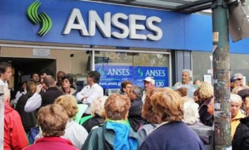 Desde el gobierno indicaron que las jubilaciones aumentarán un 30% en los próximos seis meses 
