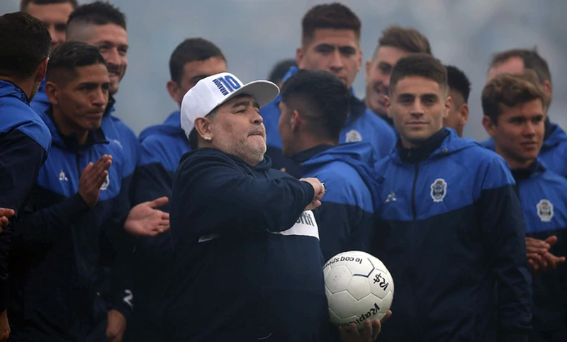 Maradona comenzará la pretemporada con al menos tres refuerzos