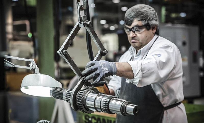El PBI bajó 1,7% interanual en el tercer trimestre por caídas en la industria y el comercio