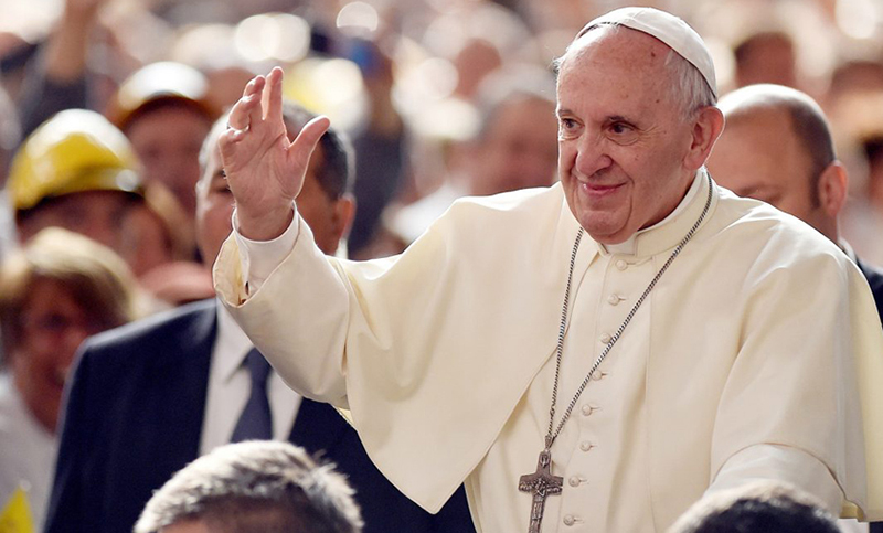 El Papa dio un mensaje en la plaza de San Pedro, en la previa de la Navidad