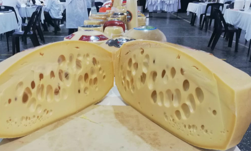 Con gran variedad de productos y precios, se realizó el 10º Concurso de Quesos