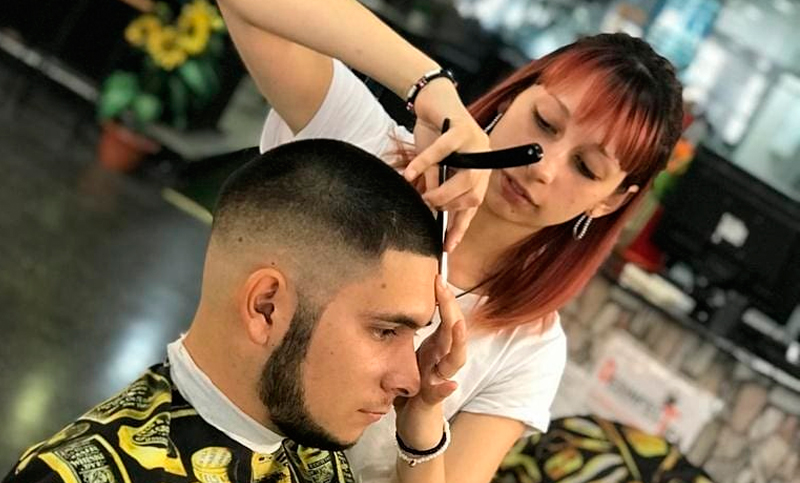 Lanzarán una convocatoria para mujeres barberas y se elegirá la ganadora estilo «reality show»