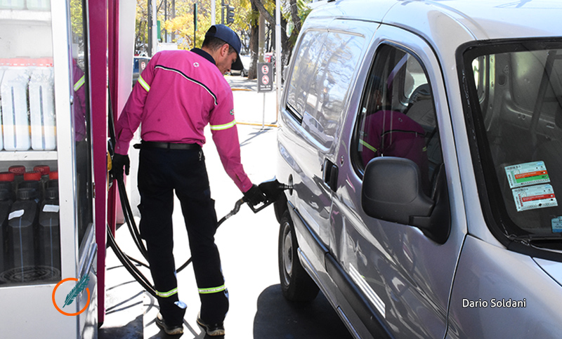 Suben 5 por ciento los combustibles desde este lunes: décima alza en el año