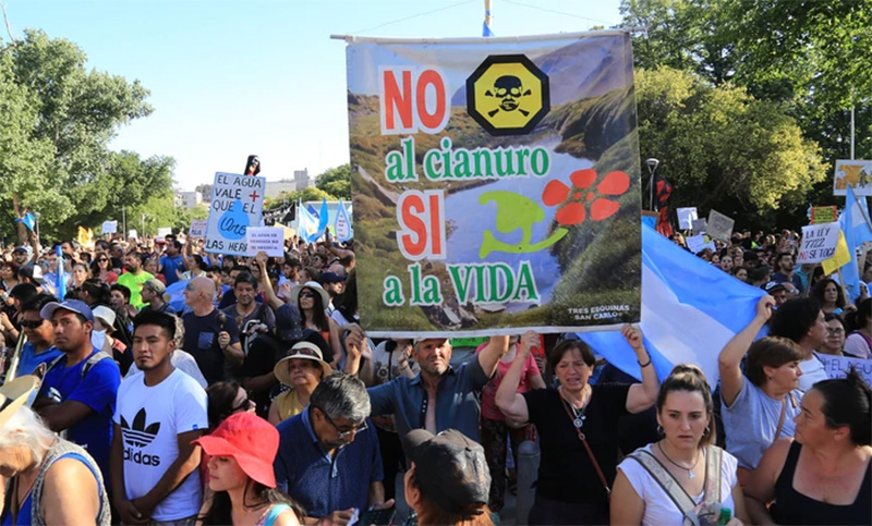 La Iglesia, las reinas de la Vendimia y René, ex Calle 13, se sumaron al reclamo contra la minería en Mendoza