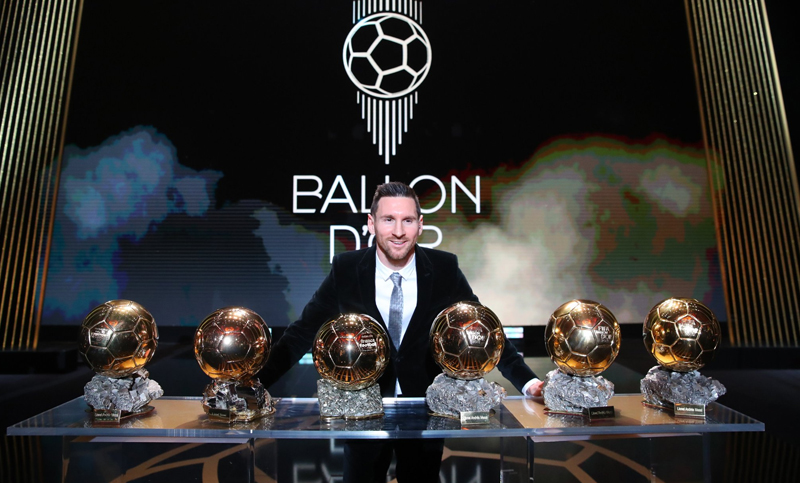 Messi recibió su sexto Balón de Oro y se convirtió en el máximo ganador de la historia