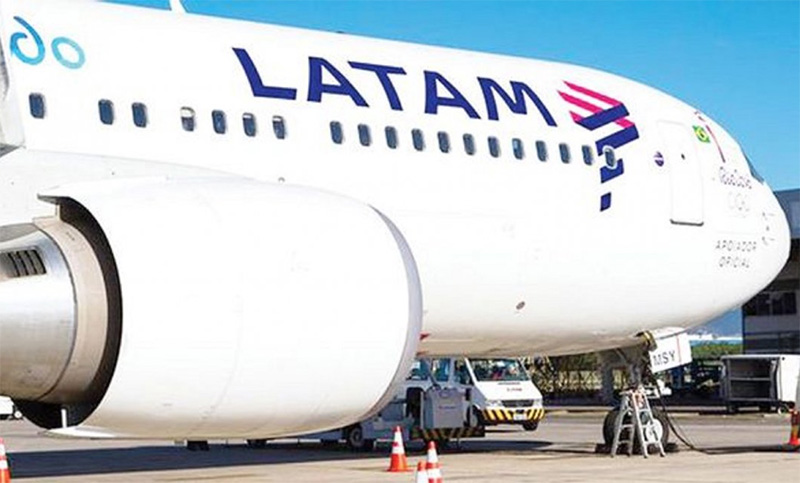 Por asamblea de pilotos hay demoras y cancelaciones en vuelos de Latam