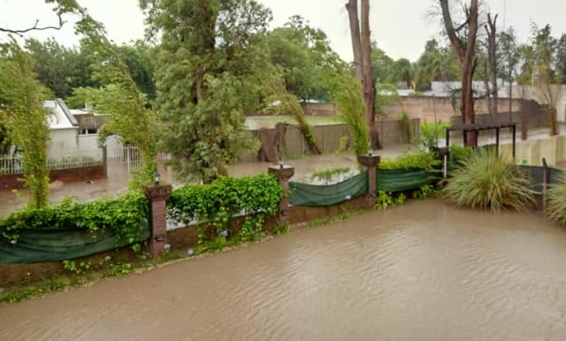 Reconquista despertó con inundaciones este domingo tras las fuertes tormentas