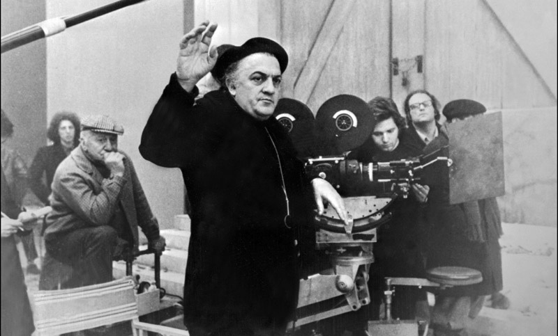 Federico Fellini, el cineasta amante de lo grotesco, a cien años de su nacimiento