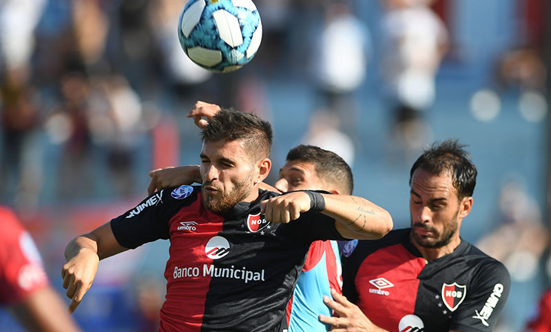 Newell’s fue irregular, le faltó juego y empató con Arsenal 1 a 1