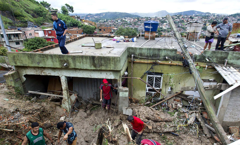 Lluvias torrenciales en Brasil dejan al menos 30 muertos y 17 desaparecidos