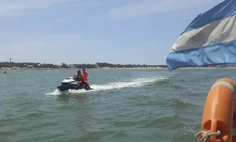 Continúa la búsqueda del nadador desaparecido en Necochea