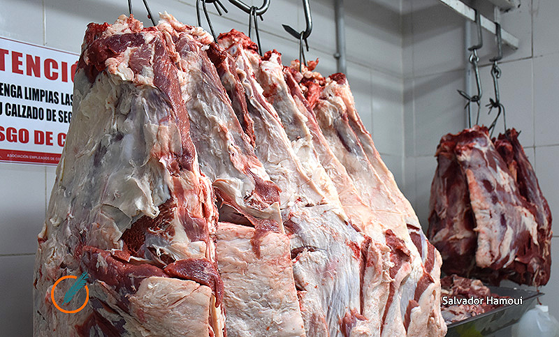 La Federación de la Carne festejó que se prohíba el traslado de media res al hombro