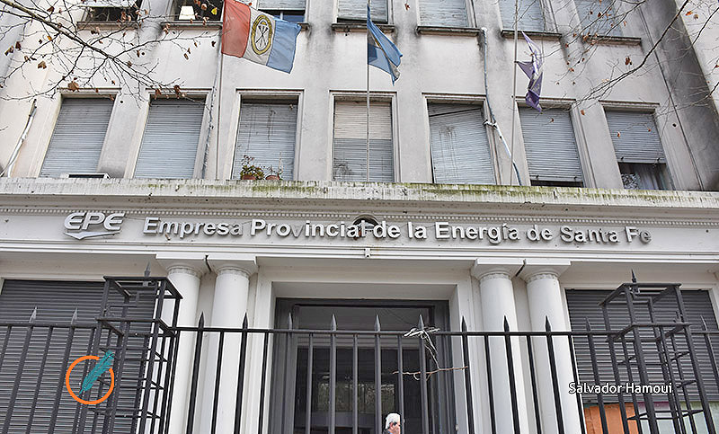 Perotti firmó un decreto para congelar las tarifas de luz, agua y peajes por 60 días