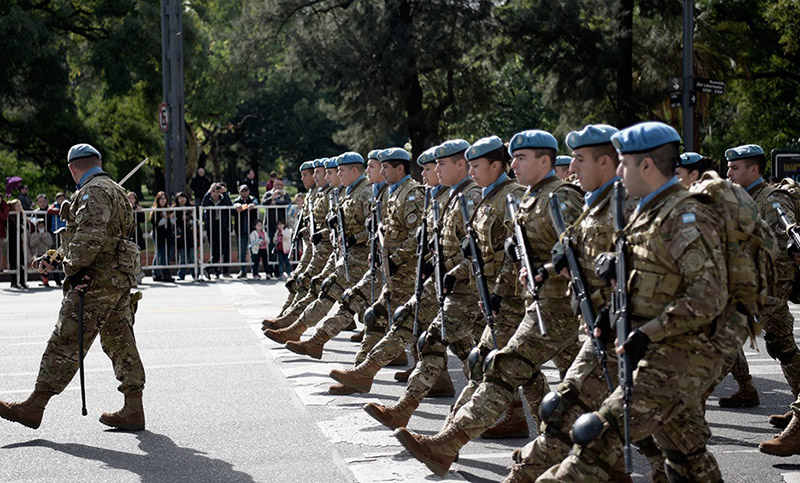 El Gobierno anunció aumento salariales para personal militar 