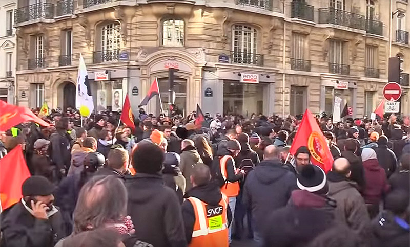 Los sindicatos franceses resisten la reforma previsional de Macron