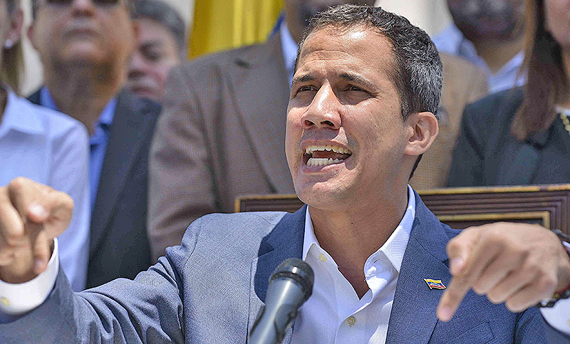 Una fuerte polémica precede la visita de Guaidó a España
