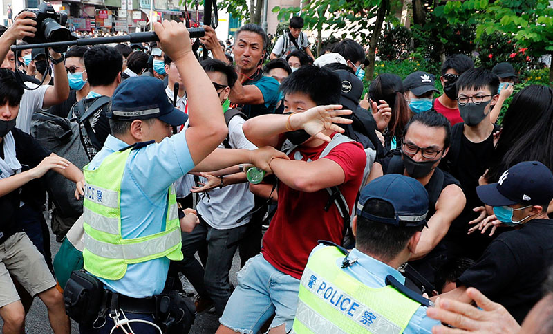 Una protesta contra comerciantes chinos en Hong Kong terminó con decenas de detenidos