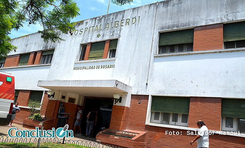 Asaltaron y apuñalaron a una joven de 26 años de camino al trabajo
