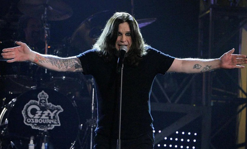 La hija de Ozzy Osburne desmintió que el músico esté en su lecho de muerte 