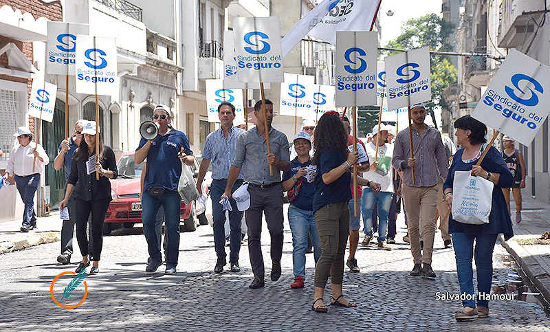 Trabajadores de «La Segunda» movilizaron en reclamo de traslados inconsultos a 40 km de Rosario