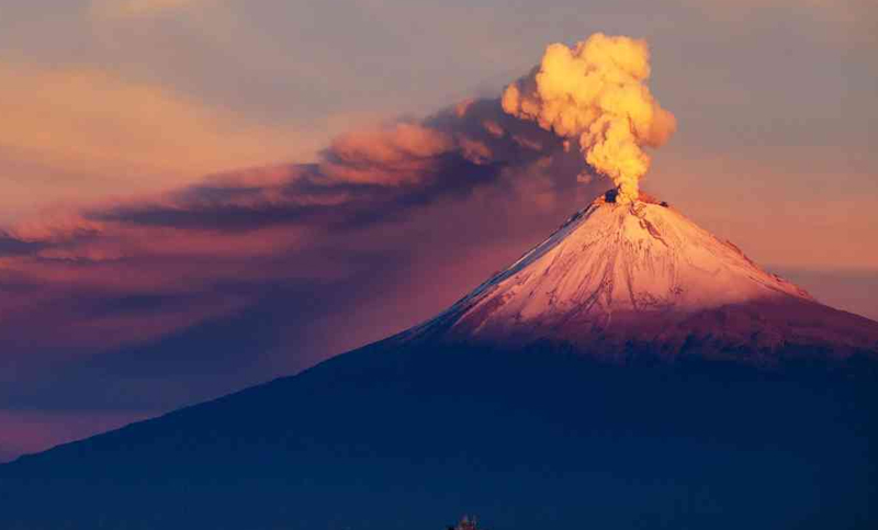 El volcán Popocatépetl registró dos explosiones