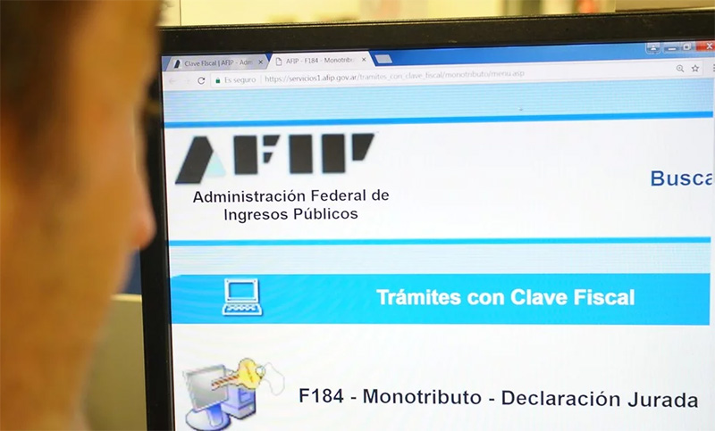 La Afip reglamentó el impuesto al dólar: la compra para cancelar deuda estará exenta