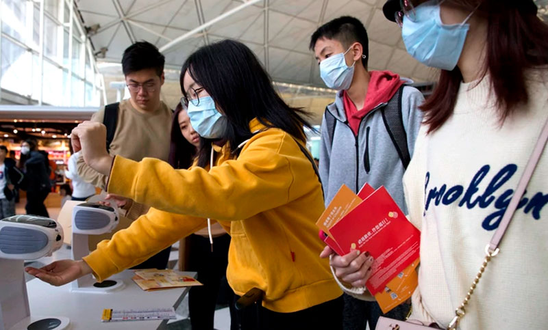 Diecisiete muertos y 444 infectados por el coronavirus en China, que podría «mutar y propagarse»