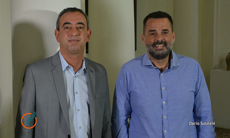 El Municipio firmó un convenio para que mil trabajadores de programas sociales reparen escuelas