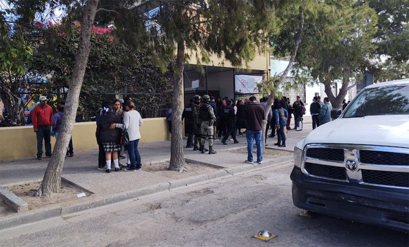 Un chico de 12 años entró armado a un colegio de México y mató a tres personas