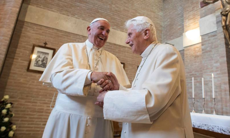 Benedicto XVI negó haber escrito un libro en el que reivindica el celibato