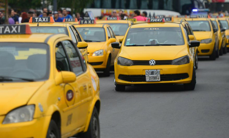Año nuevo sin taxis en la capital de Córdoba por reclamo salarial de choferes