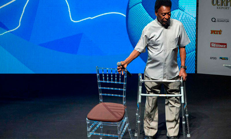Pelé está deprimido por sus problemas para caminar, reveló su hijo Edinho