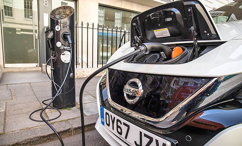 En Gran Bretaña no se venderán más vehículos a nafta ni a gasoil a partir de 2035