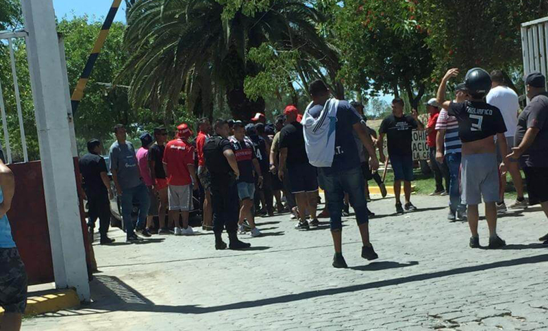 Tras el papelón clásico, barras de Independiente «visitaron» al plantel