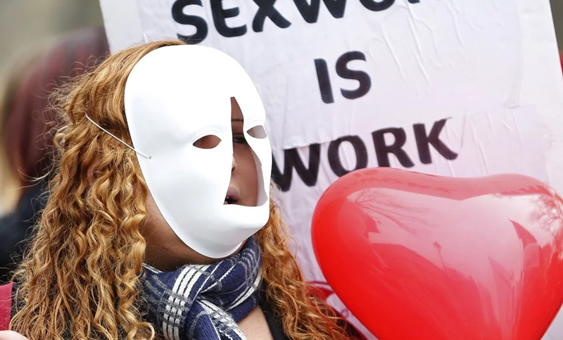 El gobierno francés analiza legalizar «la asistencia sexual» a personas con discapacidad