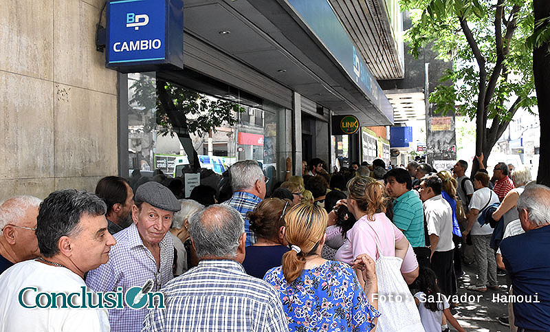 El Gobierno anunció una suba de 13% para los jubilados que cobran la mínima