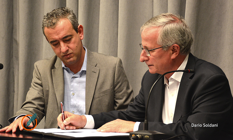 Javkin y Miatello firmaron convenio y congelan tarifas de transporte público hasta el 30 de abril