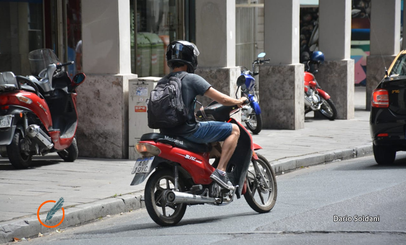 Comerciantes piden controlar las motos que ingresan al centro rosarino