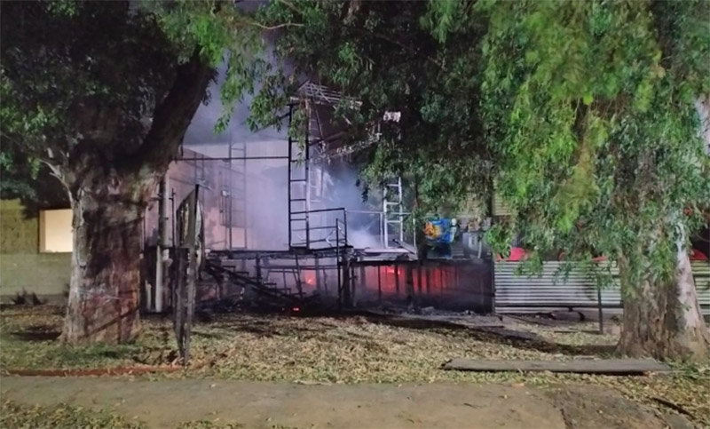 Se incendió un reconocido boliche de Capitán Bermúdez y aseguran que fue intencional 
