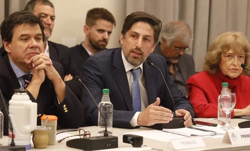 Gobierno y gremios docentes acordaron 23 mil pesos de salario inicial en marzo 