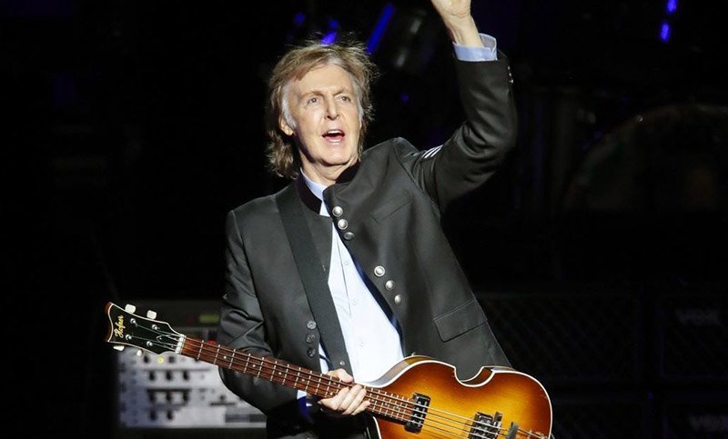 Paul McCartney cantó un clásico de Los Beatles en una fiesta organizada por la empresa de su esposa 