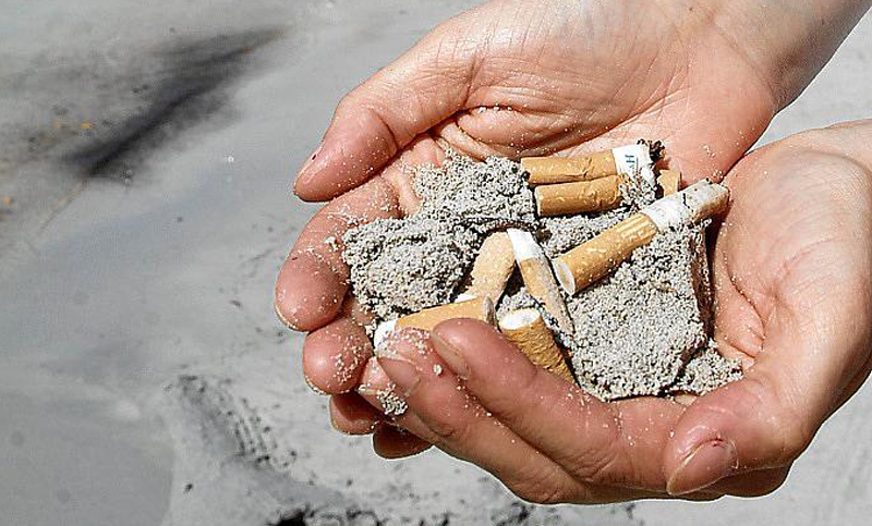 Avanza un proyecto para limitar el consumo de cigarrillos en las playas