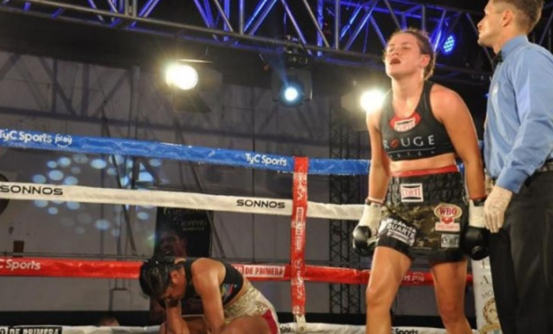 Bonita Bermúdez fue demoledora, ganó por nocaut y retuvo el título