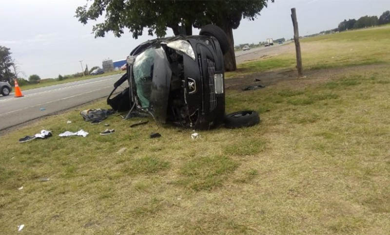 Un joven murió tras volcar con su auto en la autopista Rosario-Buenos Aires